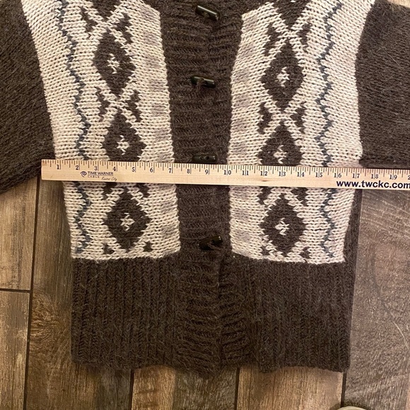 Elsamahda Brown and White Knit Cardigan with Button Closure - Picture 9 of 10